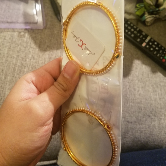 Golden bangles for Indian celebrations - Picture 2 of 2